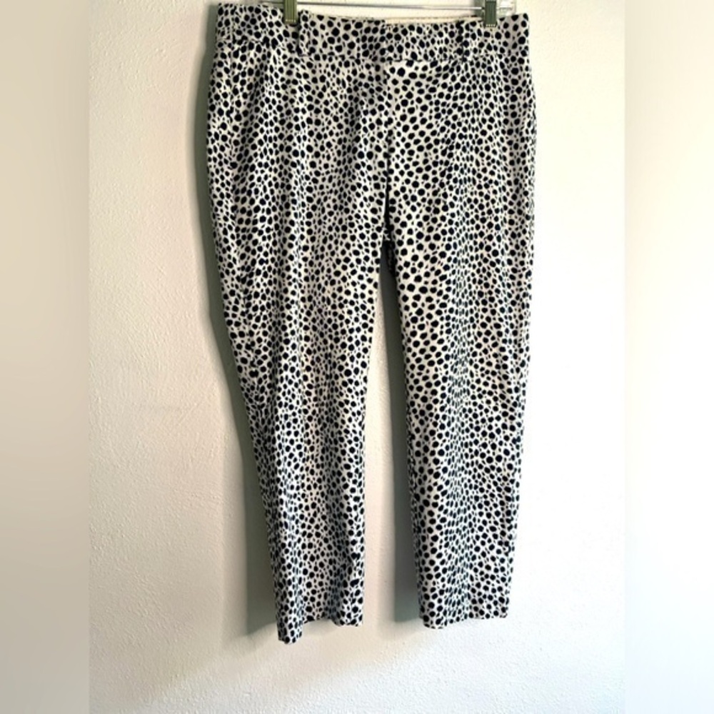 Ann Taylor ivory/navy dotted Carnegie cropped pants, Sz 8. Preowned. Like new.
